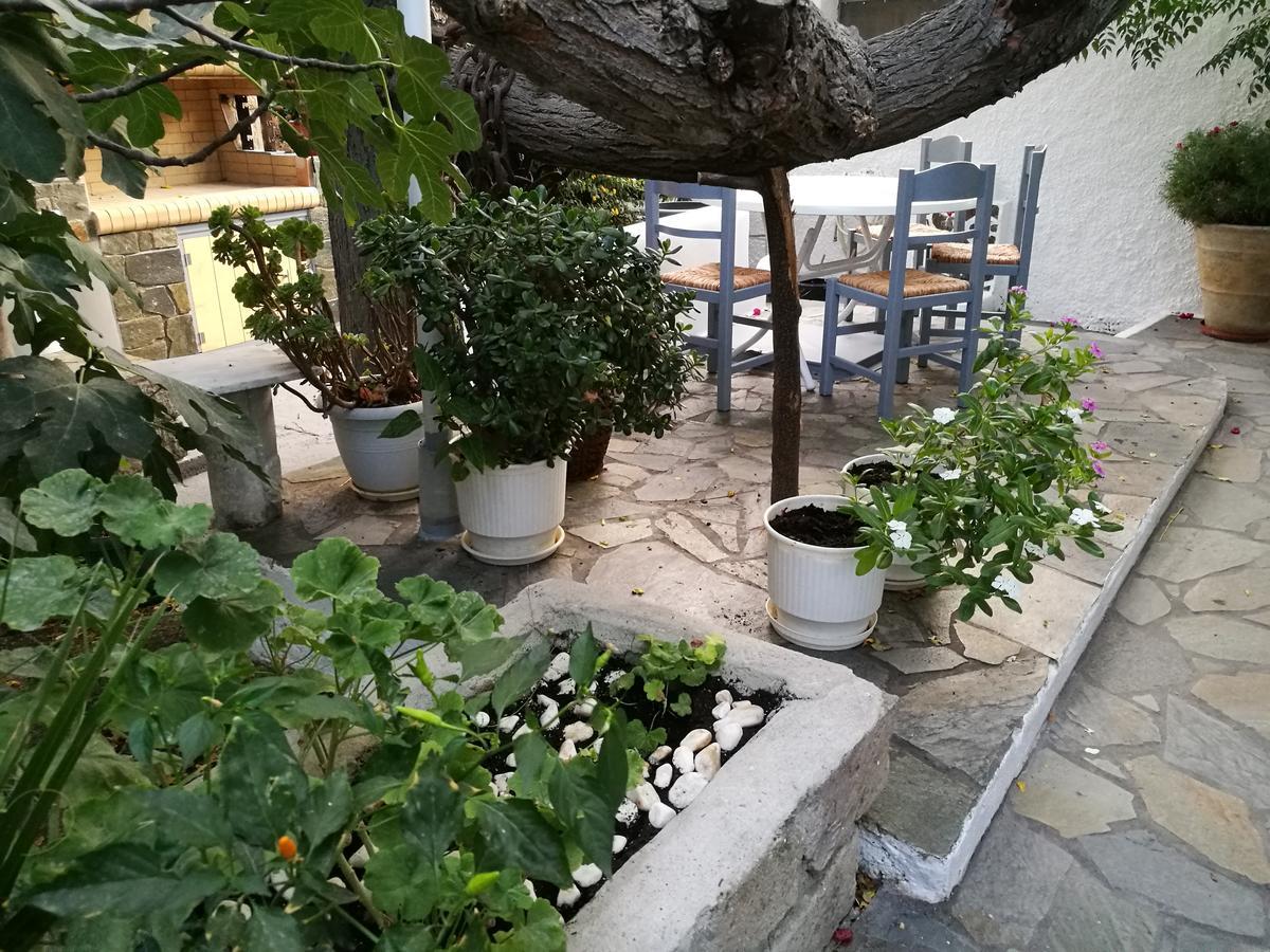 Gerania Milos Apartment Adamantas  ภายนอก รูปภาพ