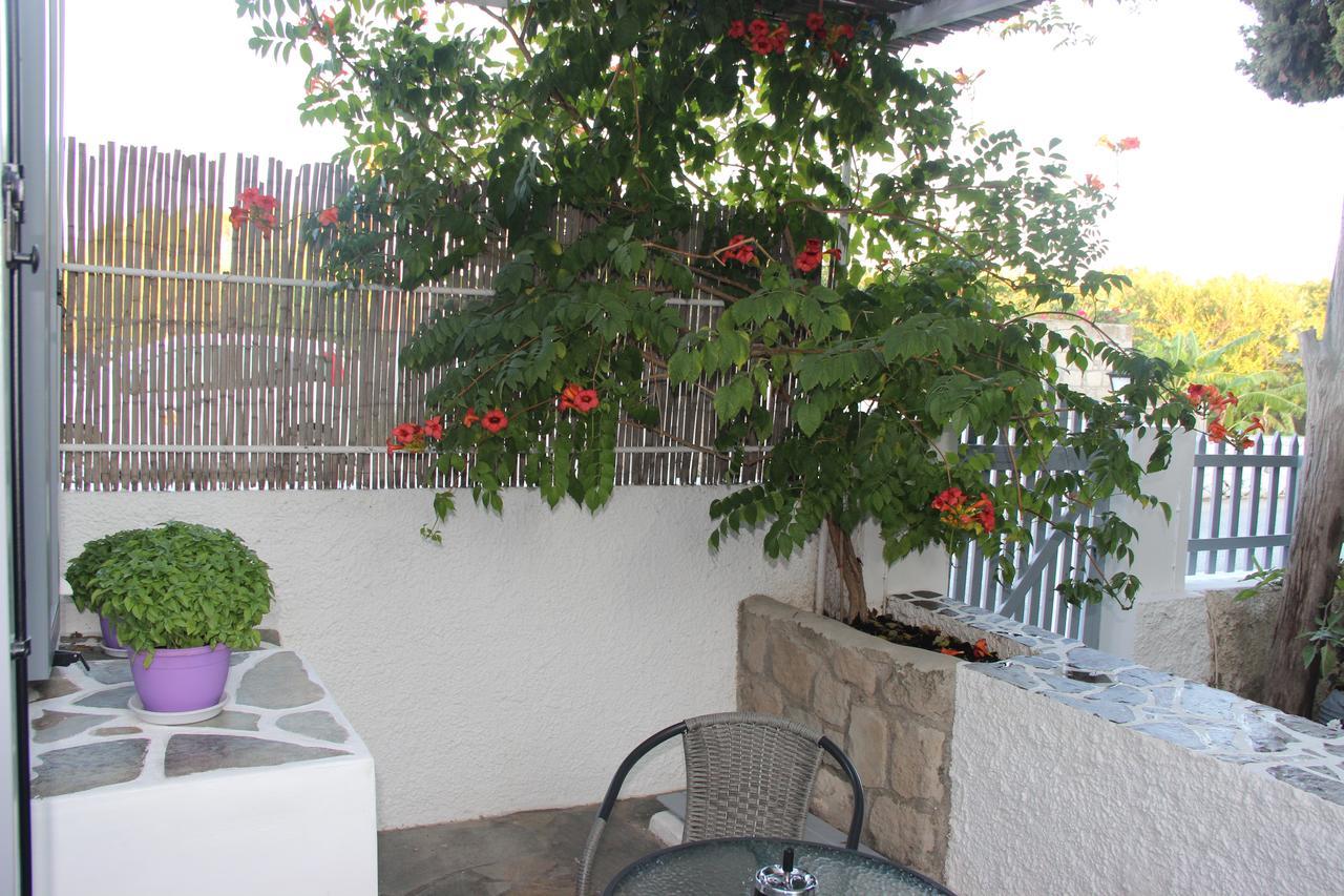 Gerania Milos Apartment Adamantas  ภายนอก รูปภาพ