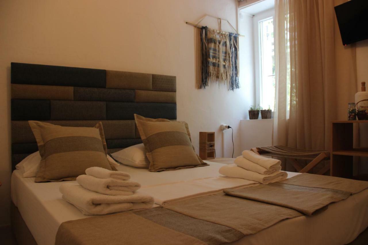 Gerania Milos Apartment Adamantas  ภายนอก รูปภาพ